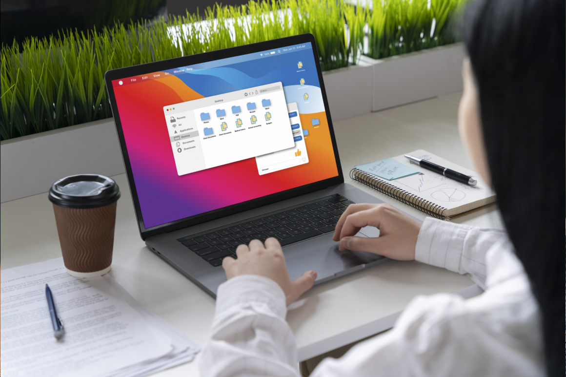 laptop-working-woman